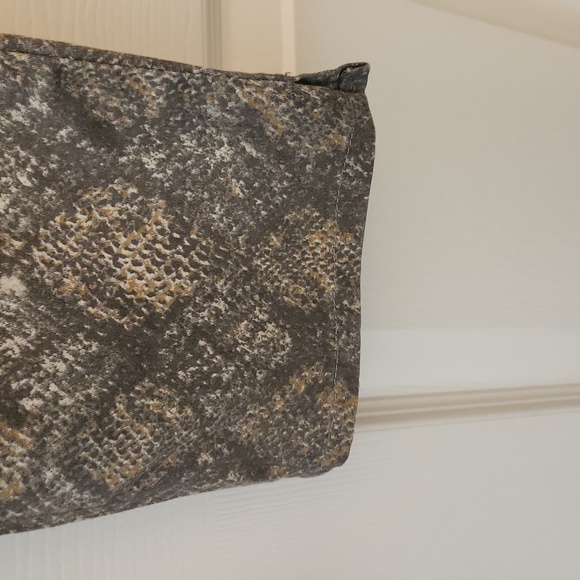 Democracy "Ab" solution Gray Snakeskin Cropped Pants Size 2 - Picture 8 of 12